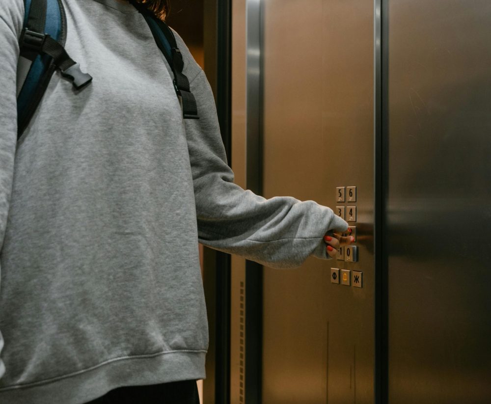 cómo proteger el portal y el ascensor durante una mudanza